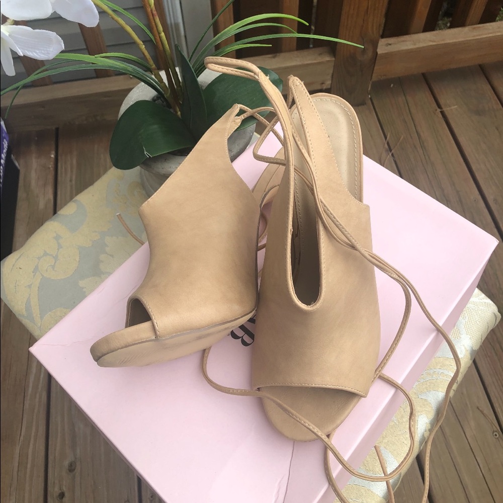 nude high heels - Picture 2 of 3